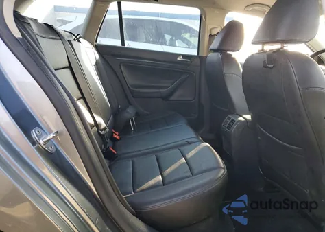 2010 Volkswagen Jetta Se z USA, uszkodzony, nr VIN 3VWPZ7AJ6AM688294